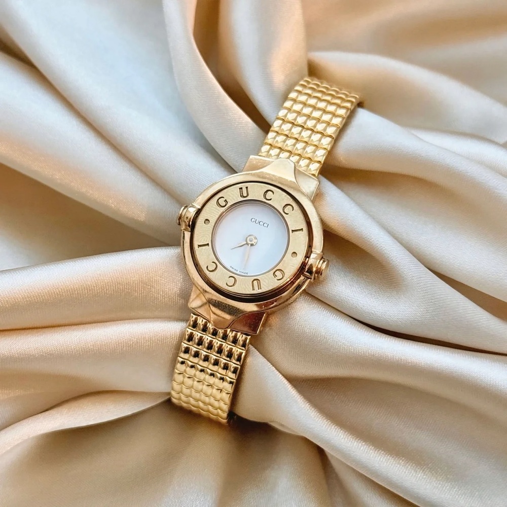 AUTHENTIC VINTAGE GUCCI GOLD WATCH - Picture 3 of 5